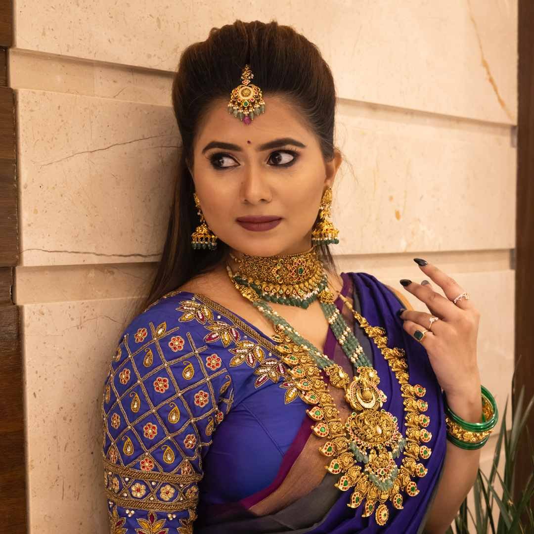 A hyderabadi bride after bridal makeup is done by Lomia bridal makeup artist (top bridal makeup artists in hyderabad)