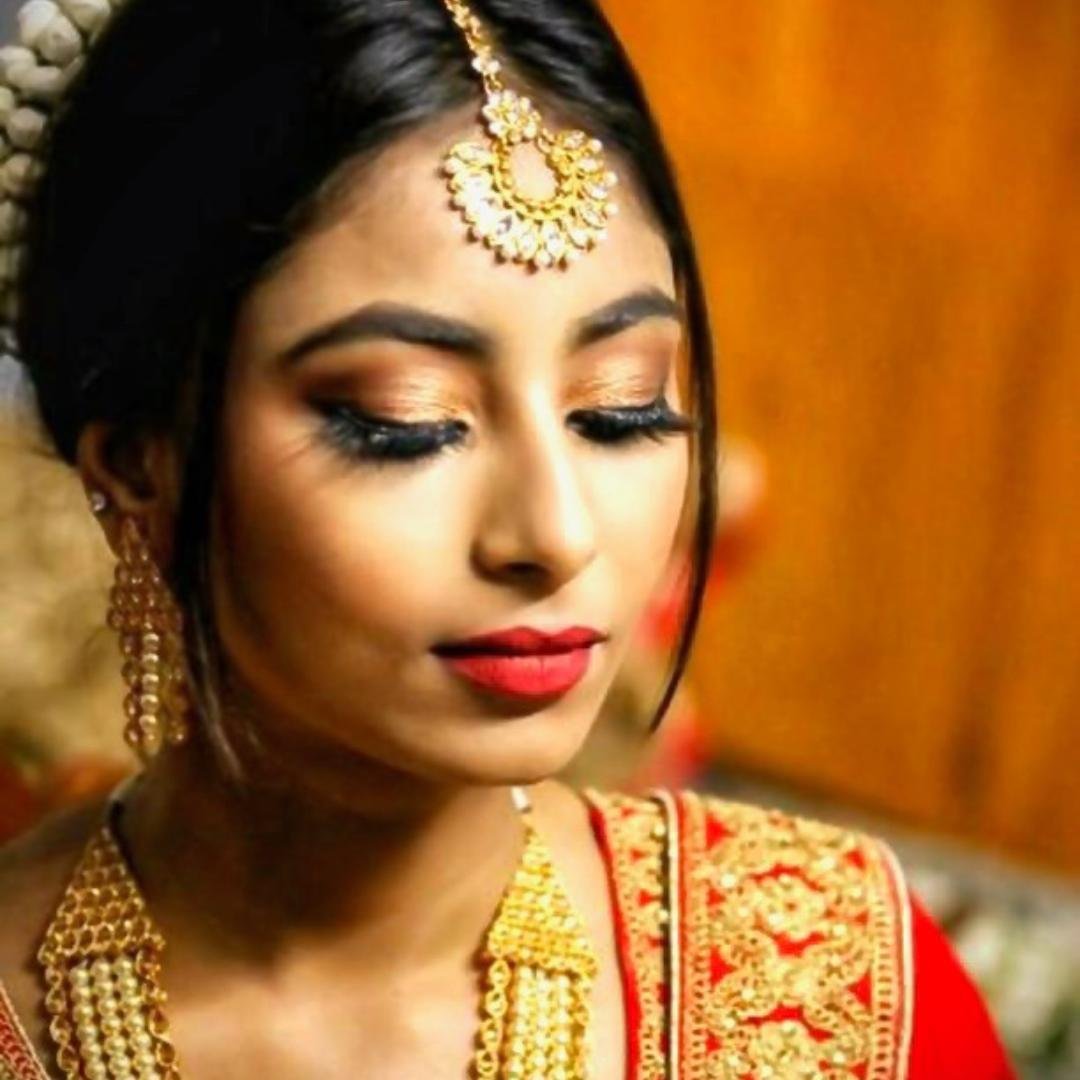 A hyderabadi bride after bridal makeup is done by Lomia bridal makeup artist (top bridal makeup artists in hyderabad)